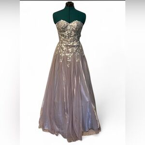 Blondie night strapless dress.